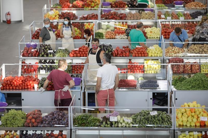 OPINIE Închideți supermarketurile în weekend. Lăsați piețele fermierilor deschise. Închideți papaya și kaky, deschideți leurda și mărarul!