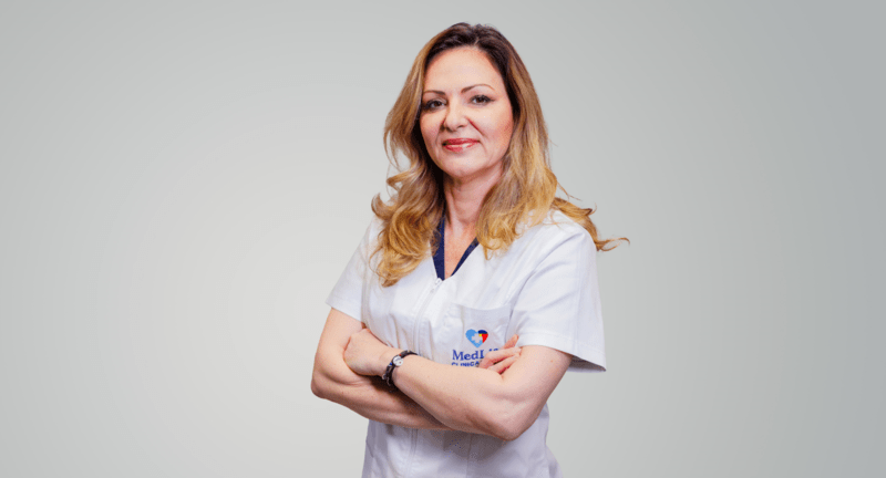 Dr. Cristina Pojoga de la Clinica Badea MedLife: „Îmi văd amintit cazul unui tânăr de 20 de ani care a realizat o colonoscopie în timp util și astfel a reușit să prevină dezvoltarea cancerului colorectal, o boală care a afectat familia sa“