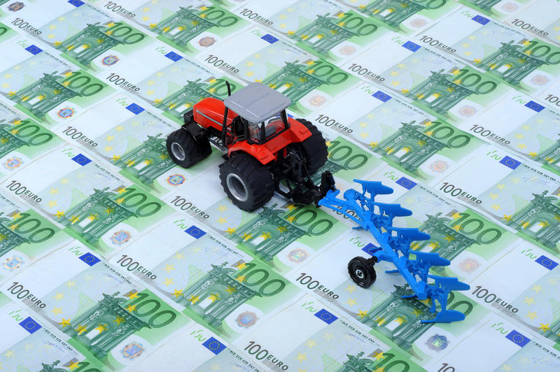 Fonduri UE 2024: Sume de până la 1,5 milioane EUR pentru fermieri, pentru achiziția de tractoare și utilaje agricole