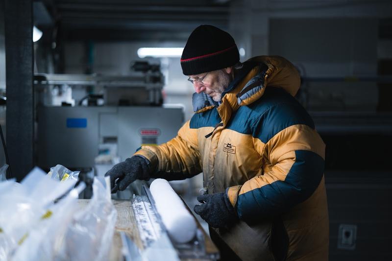 Raport Științific: Topirea ghețurilor din Antarctica va influența durata unui an ● NASA a anunțat instrumentele pentru misiunea Artemis III pe Lună ● SUA confirmă prezența gripei aviare în fermele de vite