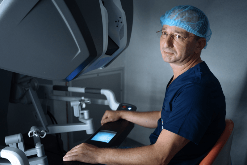 De la „rămâneți cu un rinichi“ la „vindecat, cu ambii rinichi funcționali“. Povestea unui pacient care a învins cancerul renal prin chirurgie robotică. Dr. Cristian Iatagan, MedLife: „Recuperarea a fost foarte rapidă“
