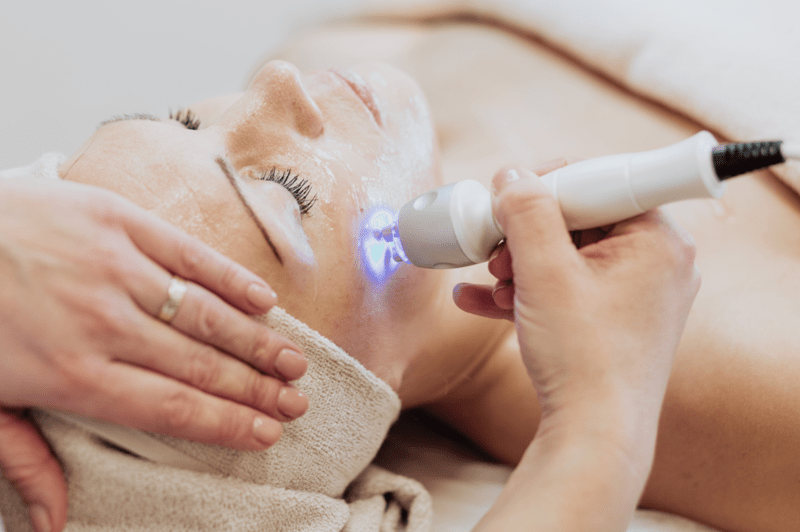 Tehnologia laser – standardul de excelență în rejuvenarea și îmbunătățirea aspectului pielii. Dr. Claudia Ciobanu, MedLife: "Laserul Frax este ideal chiar și pentru tenul sensibil, fără a necesita o perioadă de recuperare"