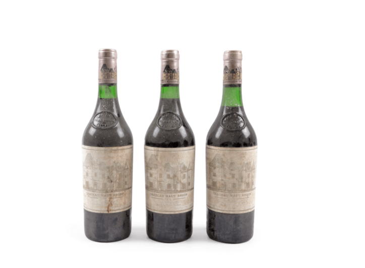 Whisky-ul din 1981 dedicat căsătoriei Prințului Charles cu Prințesa Diana și o rară șampanie Moët & Chandon din 1953, disponibile la licitație în București