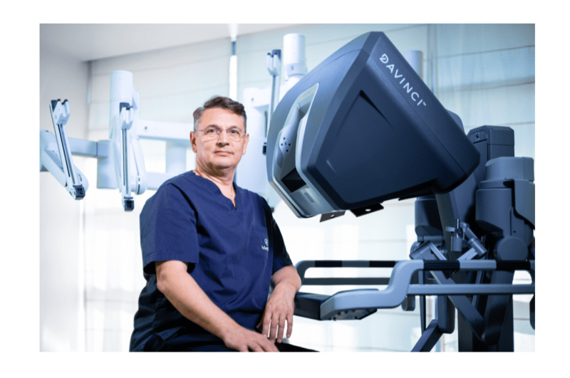 Pacientă operată robotic de cancer rectal la MedLife Polisano Sibiu: "După două zile de la operație mă simțeam excelent. Viața mea a fost în mâinile medicului și îi sunt recunoscătoare"