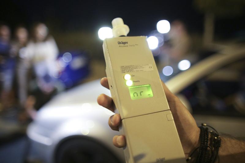 Noua lege care impune interdicția de a conduce timp de 10 ani pentru șoferii prinsi în stare de ebrietate sau sub influența drogurilor a fost adoptată de Parlament