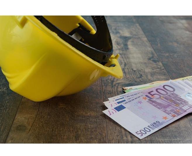 Aproape 300 milioane EUR disponibile pentru firmele de construcții și instalații electrice în vederea reabilitării locuințelor și instalării de panouri solare pentru românii vulnerabili