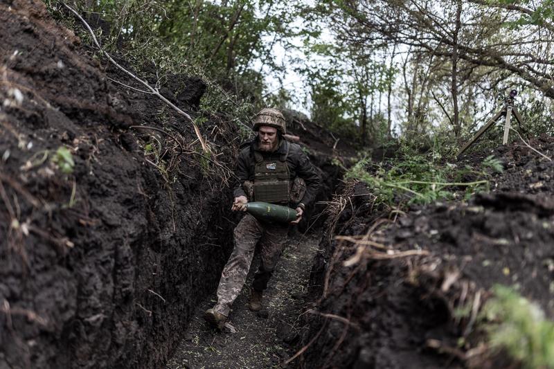 Război în Ucraina – ziua 816: Atacuri violente în Harkov, pierderi de vieți omenești / Ucraina afirmă că a distrus o navă rusească / Șase drone au distrus o rafinărie din Krasnodar / Intensificarea atacurilor rusești asupra Ceasiv Iar