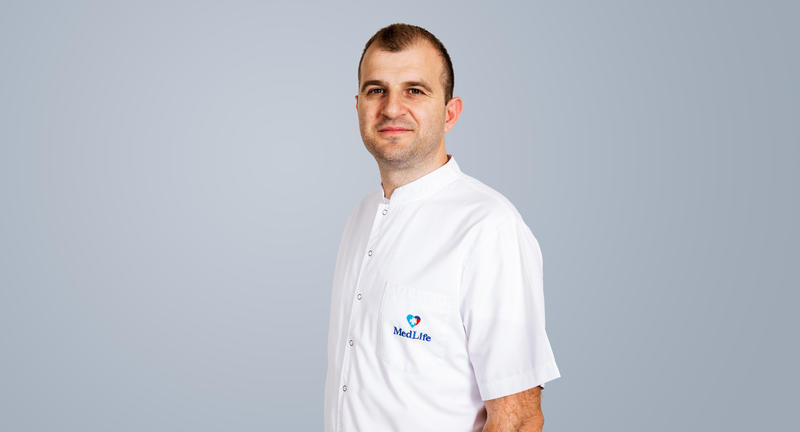 #Medici Buni Dr. Ciprian Marina, chirurg MedLife: „Detectarea unei tumori de colon în stadiu de polipi este o satisfacție enormă”