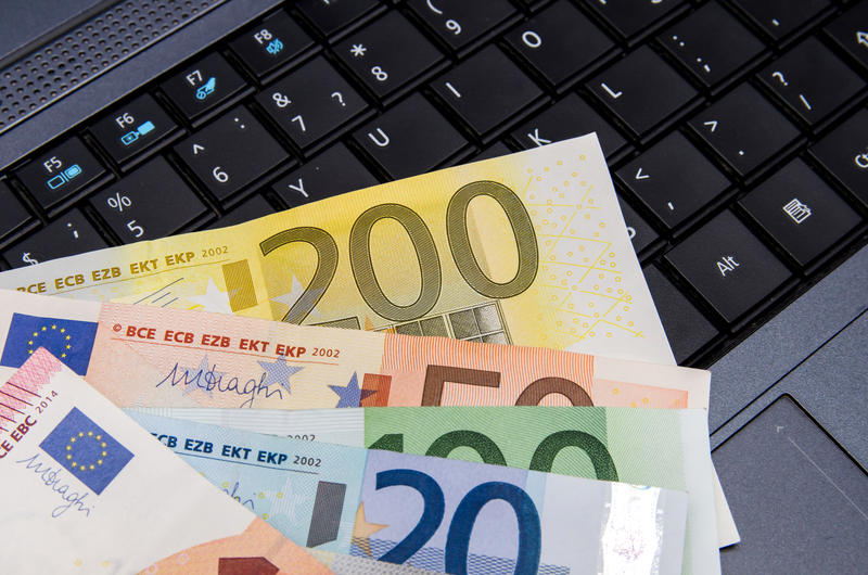 Peste 90 milioane EUR din fonduri UE pentru dezvoltarea competențelor digitale în piața muncii