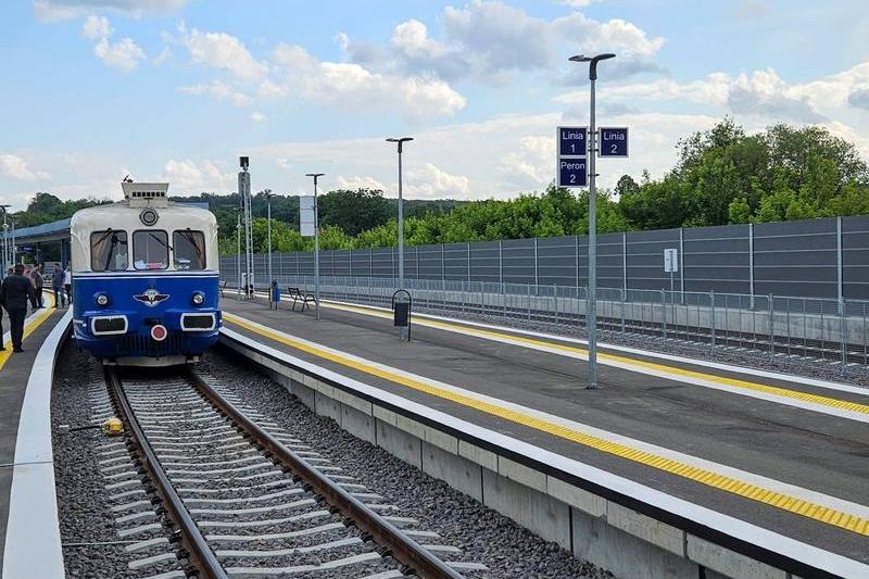 FOTO După 19 ani, trenurile revin pe ruta feroviară București – Giurgiu, cu un timp de parcurs de peste două ore