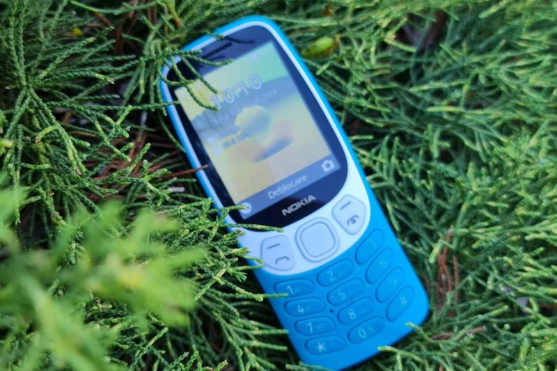 REVIEW Nokia 3210 – Am testat telefonul care a marcat începutul „mobilelor” în România, relansat după 25 de ani. Cum se prezintă noua versiune, gândită pentru „digital detox” / Cât rezistă bateria