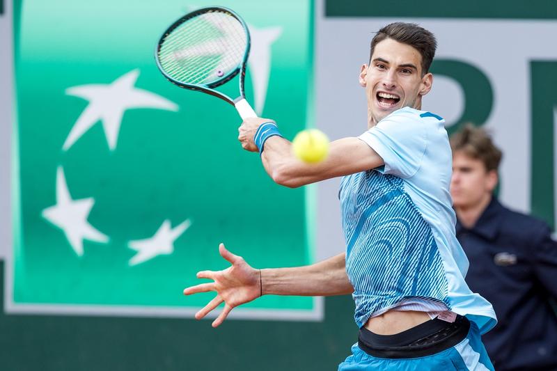 Victor Cornea reușește o perfomanță remarcabilă: calificare în semifinale la turneul ATP Gstaad în urma victoriei asupra fraților Tsitsipas