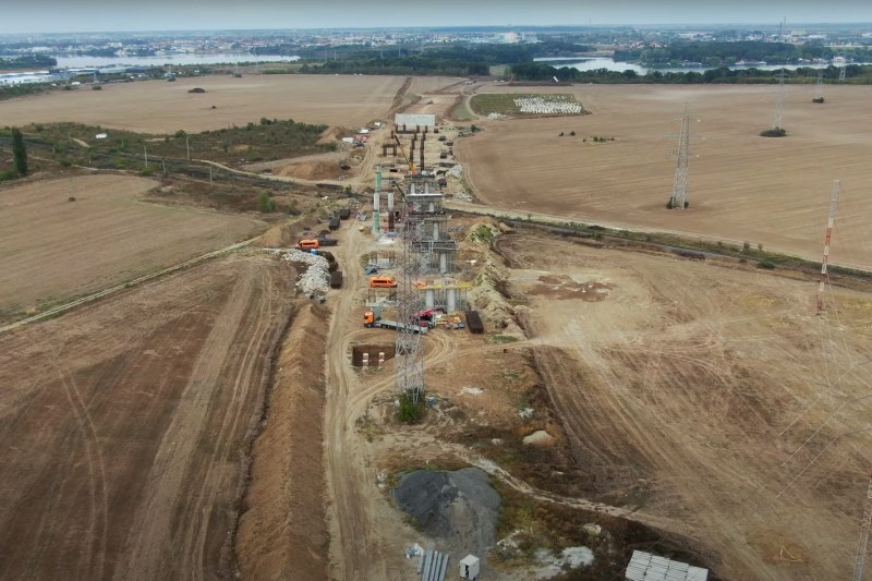 VIDEO Cum arată actualmente segmentul de pe Autostrada de centură a Capitalei A0, unde lucrează Umbrărescu. Cea mai complexă și impresionantă parte va fi un viaduct care traversează un lac.