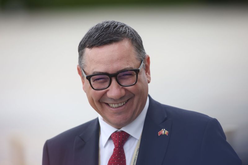 Victor Ponta recâștigă titlul de doctor după anularea ordinului de retragere de către Curtea Supremă