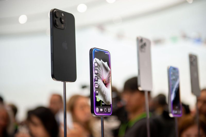 Apple se confruntă cu un pariul îndrăzneț al noilor telefoane iPhone 16. Poate inteligența artificială să justifice prețul unui smartphone premium?