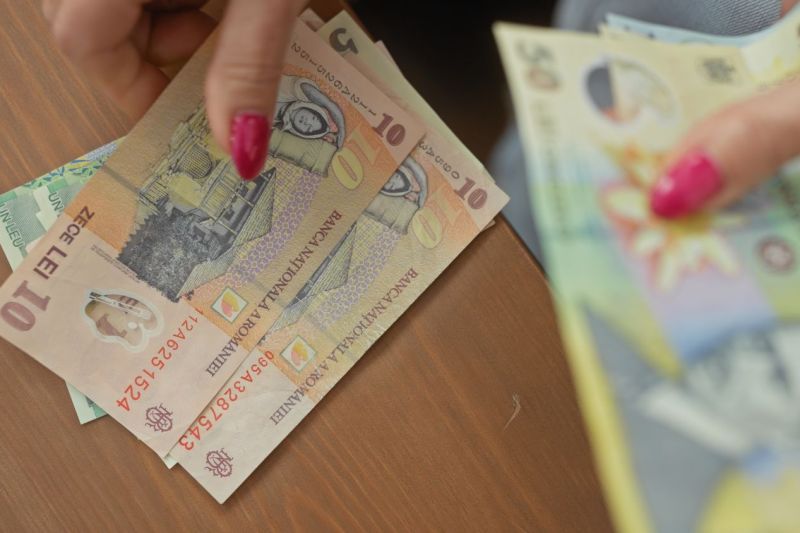 Cât au retras românii din Pilonul II de pensii în primele șase luni. Numai doi dintre cei șapte administratori au înregistrat profit anul trecut