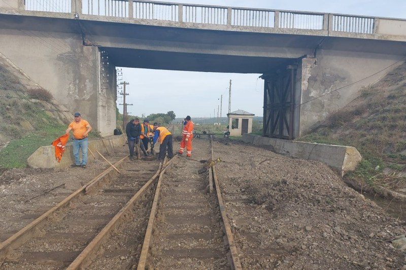 Revenirea trenurilor pe o treime din linia Galați – Bârlad afectată de inundații