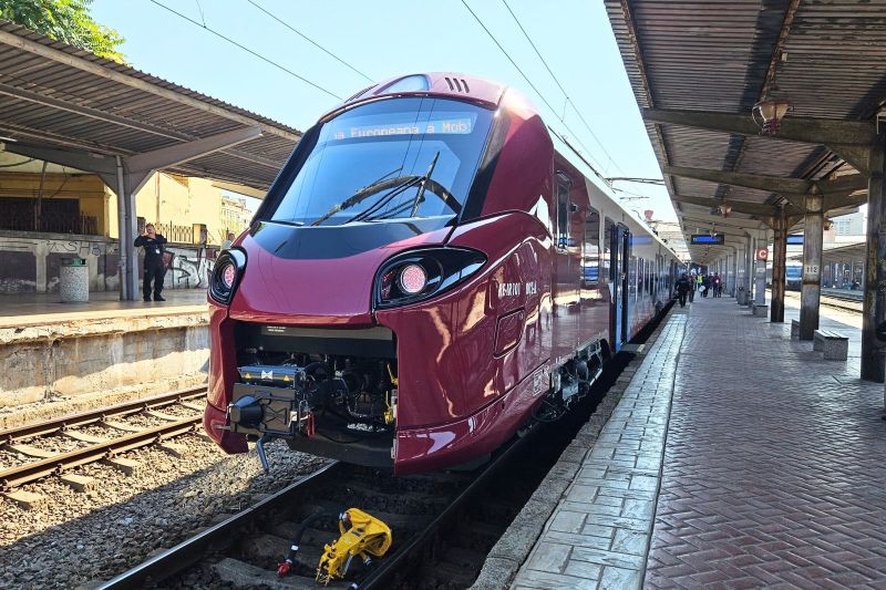 Motivele întârzierilor în livrarea trenurilor noi esențiale pentru România