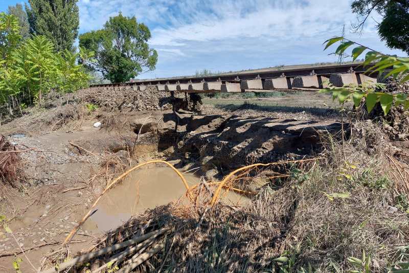 A fost lansată licitația pentru repararea liniei de cale ferată Galați – Bârlad, grav afectată de inundații în septembrie