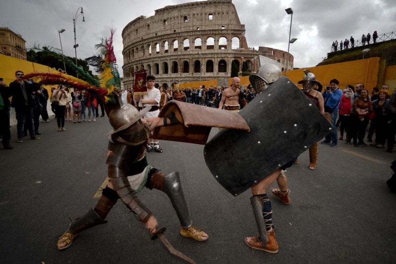 Airbnb, controversat din nou după anunțul privind luptele cu gladiatori la Colosseum după 1.500 de ani