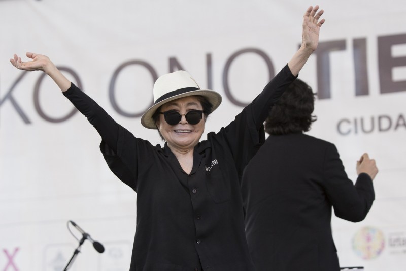 Bătălie juridică: Ceasul lui John Lennon, evaluat la peste 4 milioane de dolari, pierdut de un italian în fața lui Yoko Ono