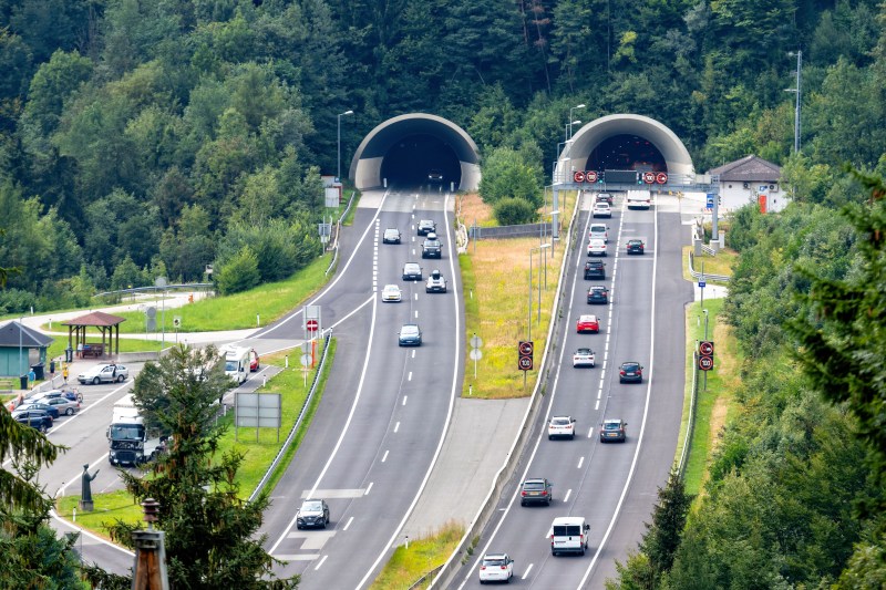 Constructorul pentru ultimele secțiuni nefinalizate ale Autostrăzii Transilvania a fost selectat, incluzând cel mai lung tunel pe o autostradă românească