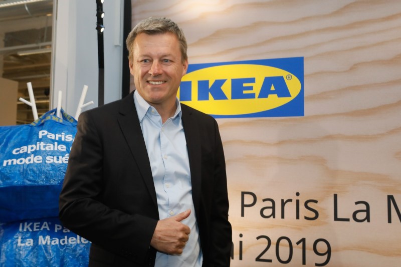 Directorul IKEA afirmă că consumatorii cheltuie la fel ca în 2008