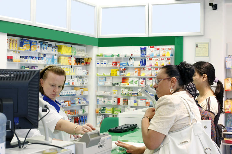 Medicamentele cu preț redus, precum Paracetamol și Metformin, riscă să dispară din farmacii, avertizează producătorii / Rafila: Nu există semnale de lipsuri