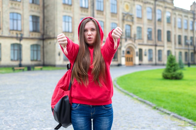 Părinții rigizi pot duce la rebeldie în rândul copiilor! Psihologii explică relația dintre disciplina parentală și adolescență