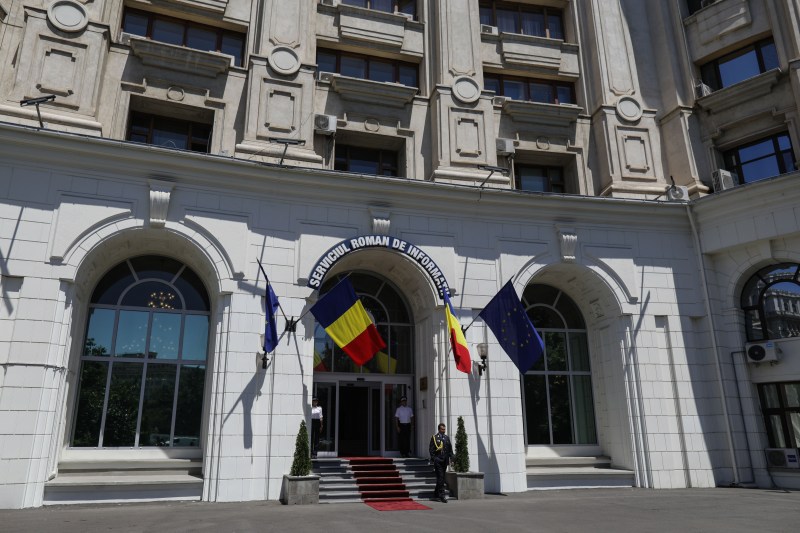 Alegerile prezidențiale suspendate: Statul român continuă să țină în funcție generalii necompetent, dar nutrește un nivel scăzut de încredere în votul cetățenilor săi / Întrebare pentru SRI