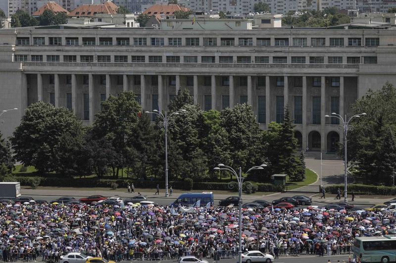 Sindicatele din educație amenință cu proteste în Piața Victoriei dacă Guvernul nu respectă creșterile salariale ale profesorilor și drepturile legale