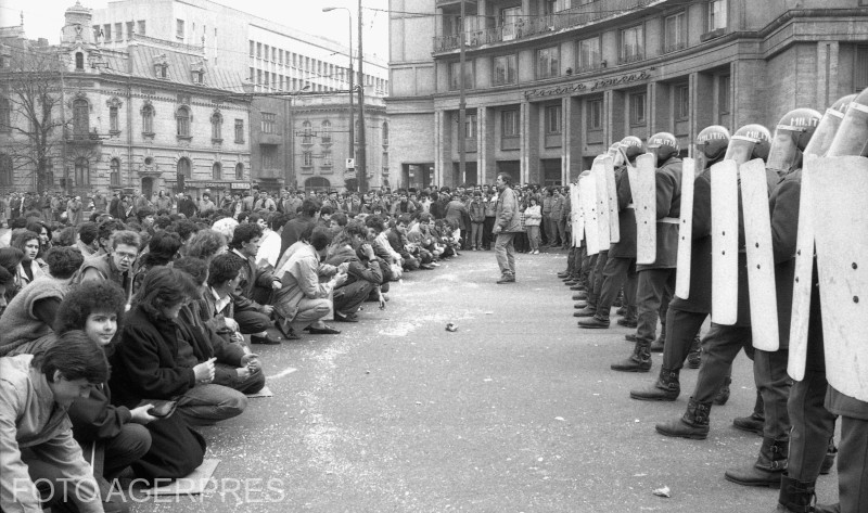 „Vom muri și vom fi liberi!” a strigat mulțimea în Piața Universității pe 21 decembrie 1989, un mesaj care rezonează și astăzi.