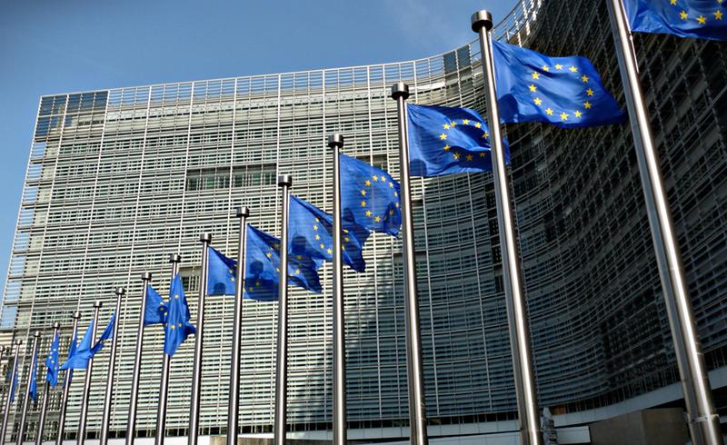 Comisia Europeană permite statelor membre UE să decidă asupra unei posibile restricționări a rețelelor sociale. Care sunt condițiile pentru o astfel de acțiune?