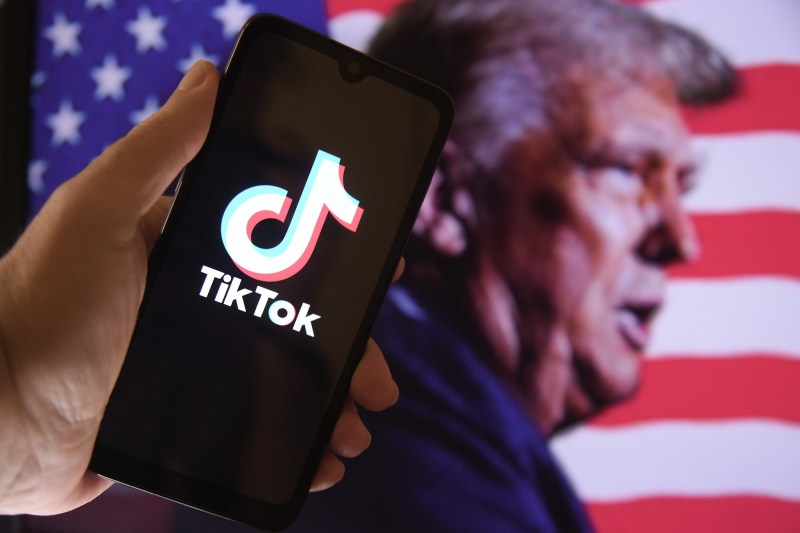 Donald Trump se implică în controversa TikTok. „Dacă voi decide să fac asta, probabil că o voi anunța luni”