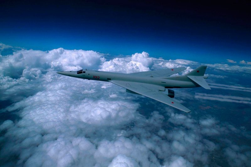 Două bombardiere strategice Tu-160 au survolat Oceanul Arctic pentru 11 ore