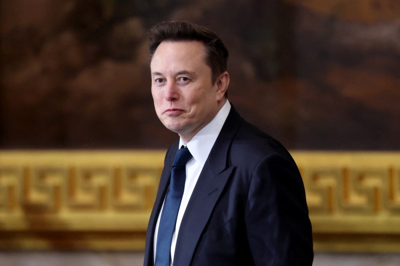 „Poate că vrea să devină rege?”. Analiza atacurilor lui Elon Musk asupra politicienilor britanici