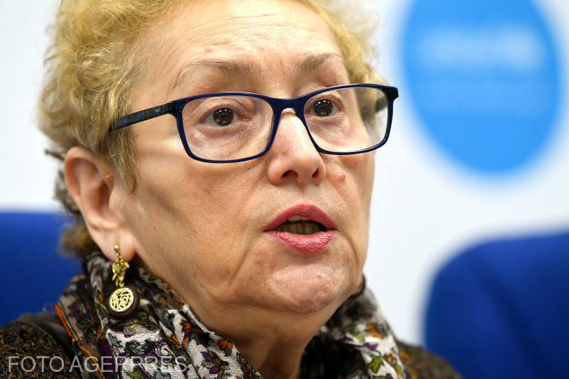 „Țara mandatelor expirate”: USR solicită urgent numirea unui nou Avocat al Poporului, acuzând-o pe Renate Weber că susține interesele PSD, PNL și pensionarilor speciali.