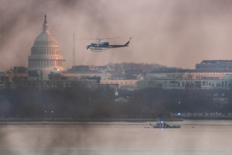 Trump afirmă că elicopterul Black Hawk „zbura prea sus” înainte de coliziunea cu avionul de pasageri în Washington