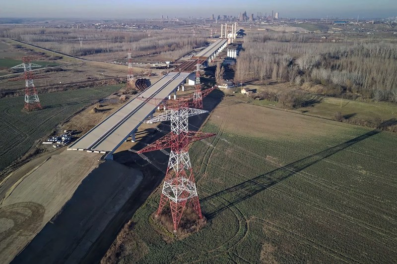 VIDEO „Cea mai impresionantă lucrare de infrastructură de pe rețeaua actuală de autostrăzi”. Detalii despre structura monumentală care se construiește lângă Galați și va fi finalizată în acest an