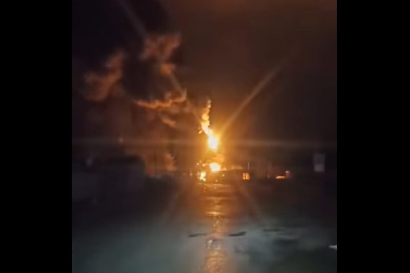 VIDEO: Incendiu de proporții în Rusia provocat de atacurile cu drone ucrainene, la 170 de kilometri de frontieră