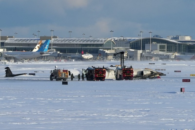 Ce a determinat răsturnarea avionului implicat în accidentul de la Toronto, în care toți pasagerii au supraviețuit