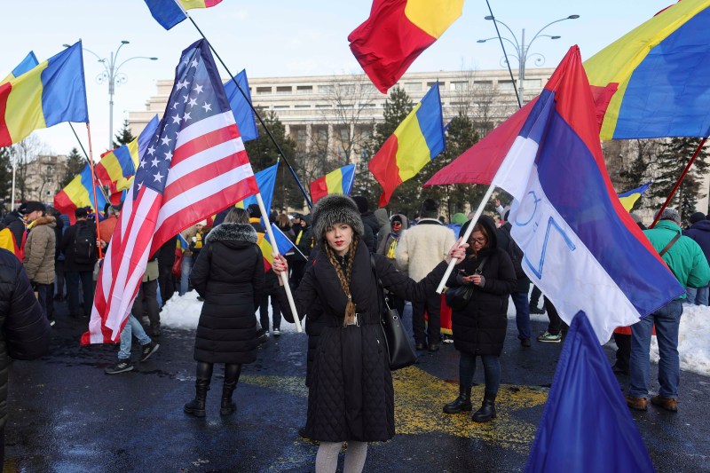 Dosar penal și amenzi de 10.000 de lei în urma manifestației pro-Georgescu din Piața Victoriei