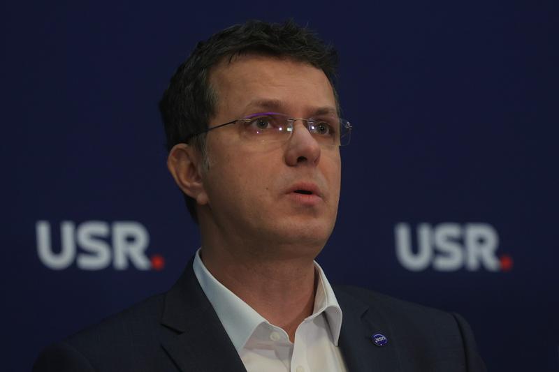 Ionuț Moșteanu consideră că moțiunea anunțată de AUR „e un vot irosit”. USR va demara procedura de înlăturare a lui Ciolacu după alegerile prezidențiale