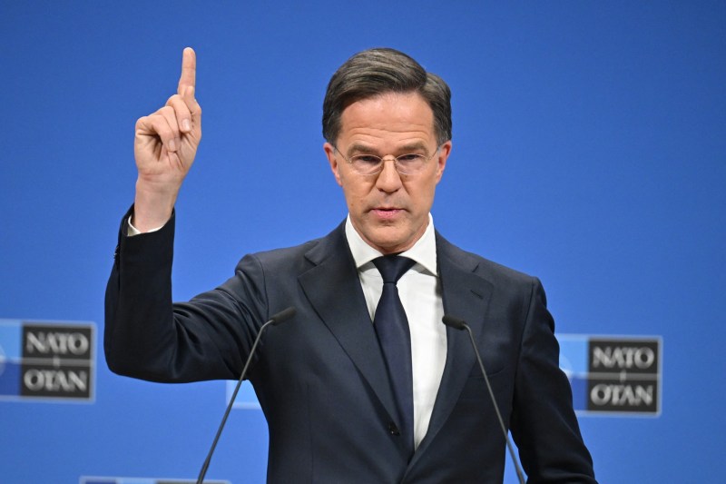 Mark Rutte îndeamnă statele NATO să-și crească bugetele de apărare: Altfel, veți primi un apel de la Trump