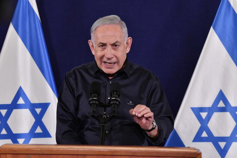 Netanyahu, „furios pe monștrii din Hamas” după ce au defilat cu trupurile neînsuflețite ale ostaticilor decedați în Gaza: „Îi vom distruge pe ucigași”