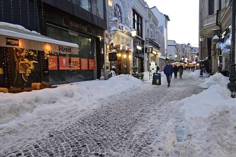 Un episod rar de iarnă în București a adus cel mai semnificativ strat de zăpadă din ultimul deceniu. Când a avut capitala României zăpadă de un metru?