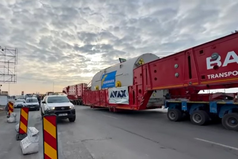 VIDEO: Cel mai mare transport agabaritic din istoria României a început să circule