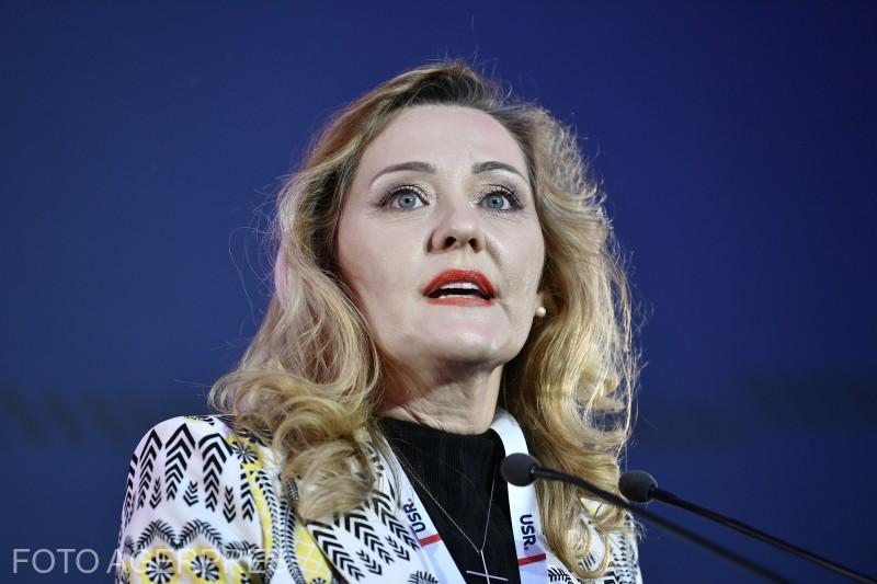 Elena Lasconi îndeamnă românii să respecte postul Paştelui: „Să ne eliberăm de plăcerile mâncării și să ne rugăm pentru țara noastră”