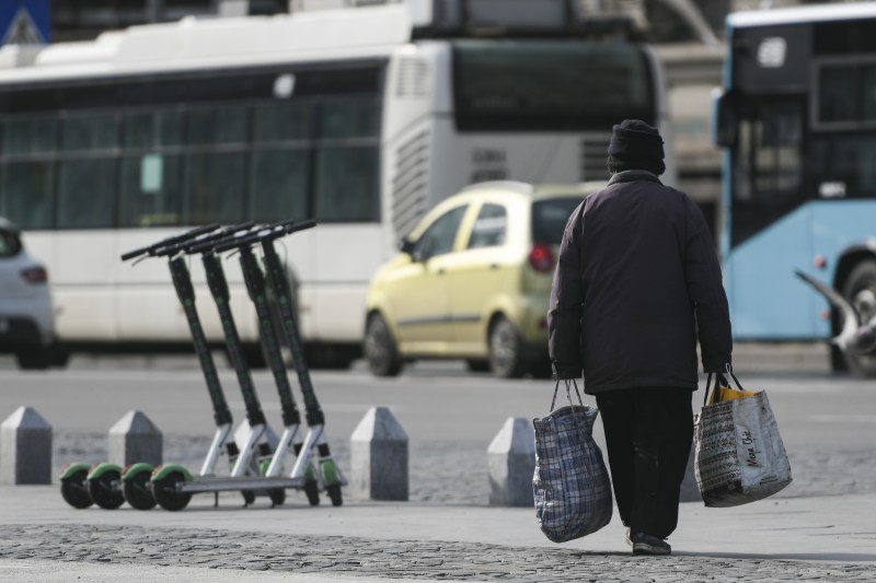 Epidemia de singurătate: Aproape 2,5 milioane de români locuiesc singuri, în comparație cu acum 10 ani / Tendințele din țările nordice în care România nu se încadrează încă