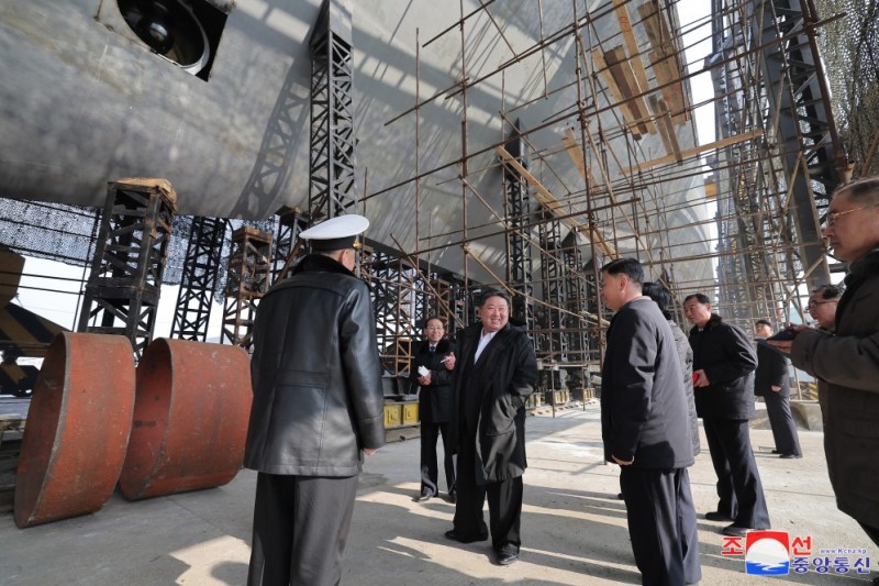 FOTOGALERIE: Kim Jong Un a inspectat un șantier de submarin nuclear în Coreea de Nord